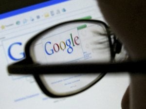 Un usuario de Internet accede al buscador Google. ::
REUTERS/