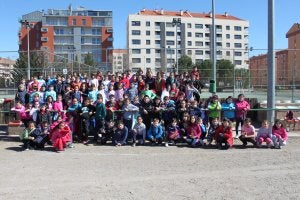 Los 124 alumnos de los CRA del Alto Cidacos, Ausejo, Alhama e Igea compartieron una divertida jornada deportiva. :: E.P./