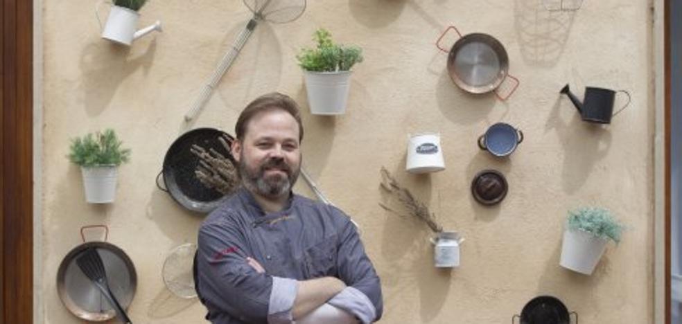 Brotes, verdel marinado y tomate de caserío