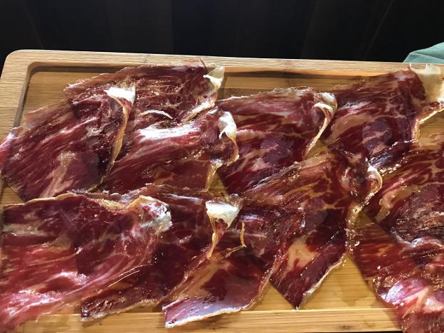 Cecina con aceite de oliva virgen extra