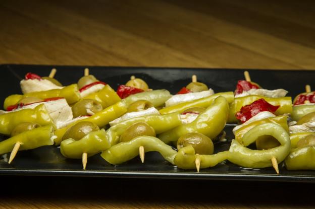 Deliciosas banderillas de boquerones