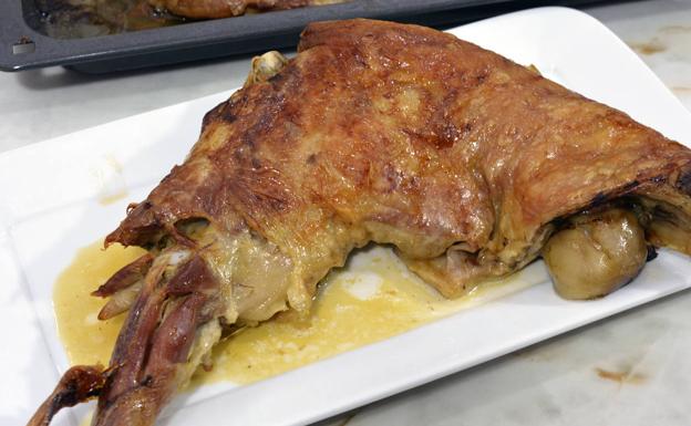 La receta de hoy de Javier Romero: cordero chamarito asado al horno y tarta de queso