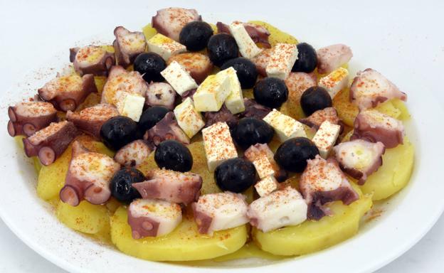 Las recetas de Javier Romero: ensalada de patata con pulpo y bizcocho de nata