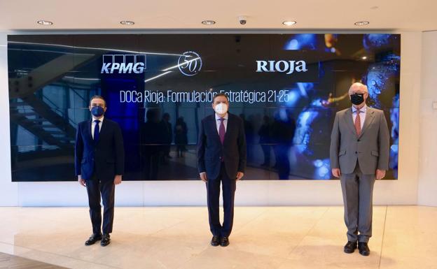 Enrique Porta, Luis Planas y Fernando Salamero en el acto de presentación del nuevo Plan Estratégico de la DOCa Rioja.