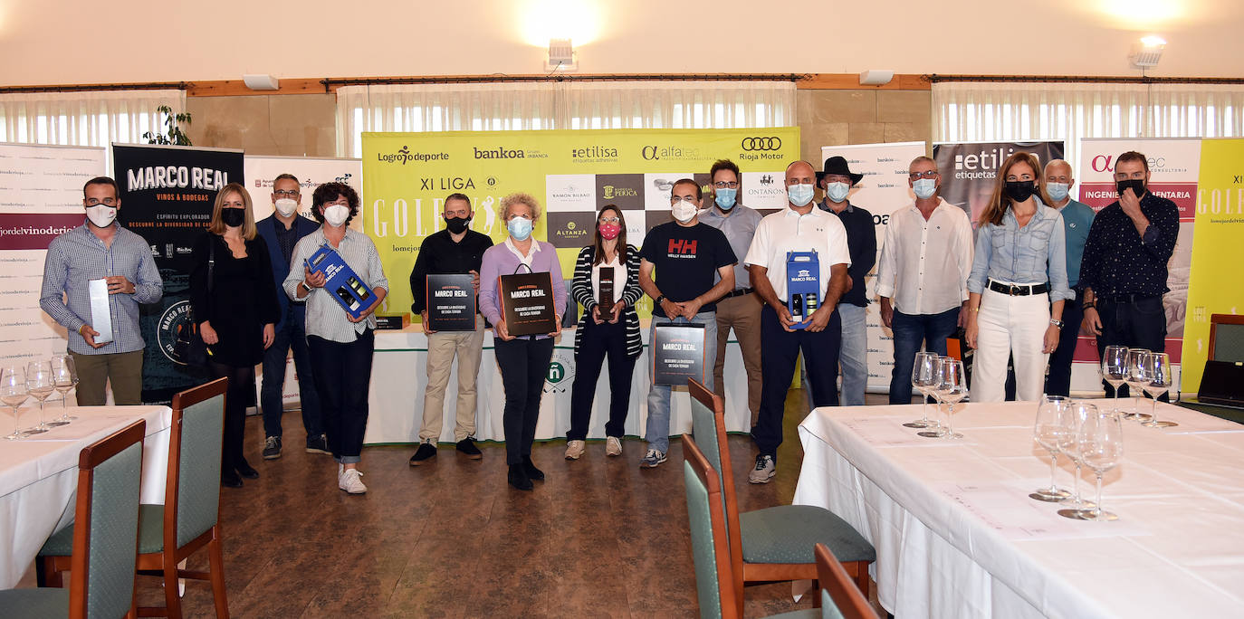 Los ganadores del torneo Bodegas Marco Real de la Liga de Golf y Vino recibieron sus premios.
