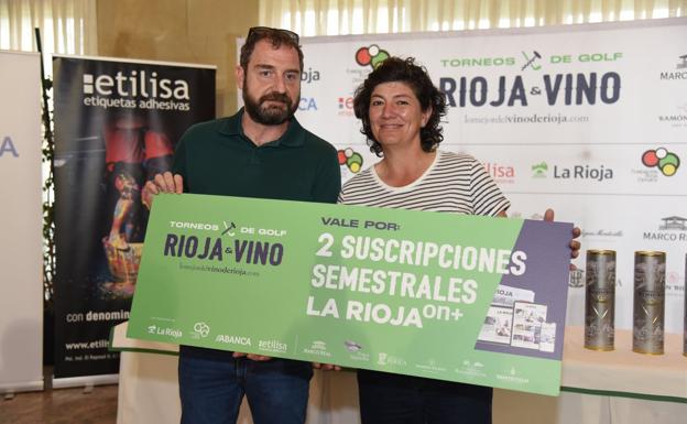 Miguel Sáenz, de Rioja Medios, y Laura Pérez. / MIGUEL HERREROS