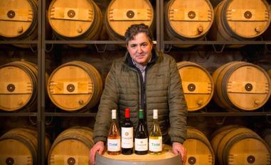 Jorge Muga, con su colección de vinos en la nueva bodega. 
