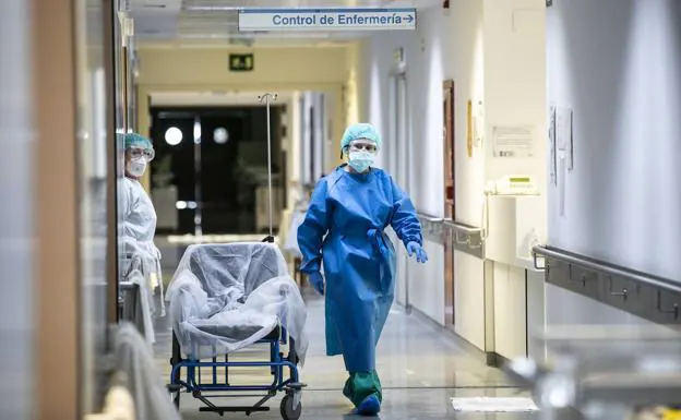 Cuatro de los siete hospitalizados en la UCI por COVID no están vacunados