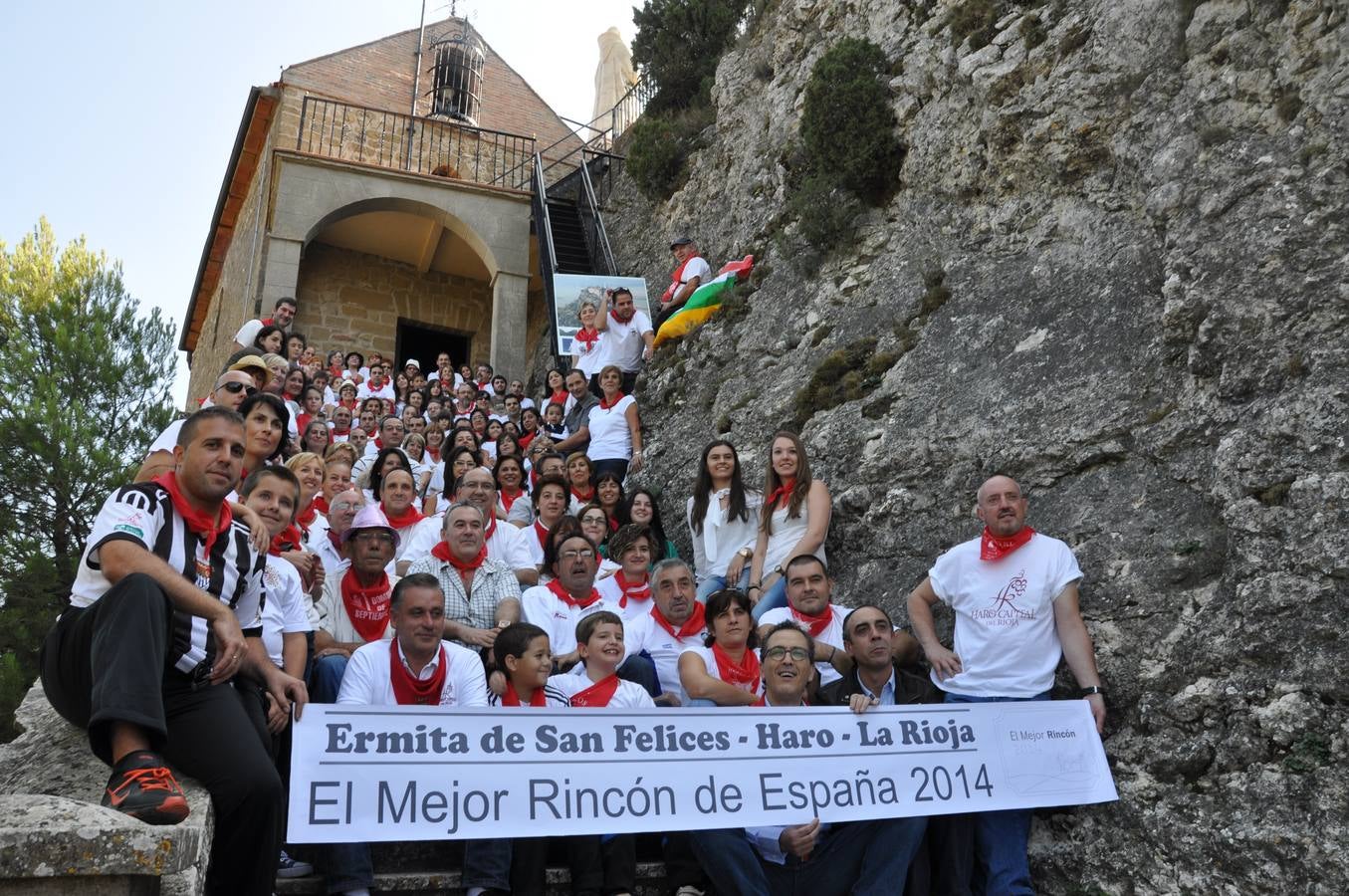 Los voluntarios suben a San Felices