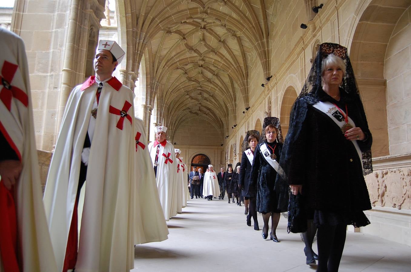 Inaugurado en Yuso un busto de Isabel la Católica y elección de Santiago Vivanco como caballero