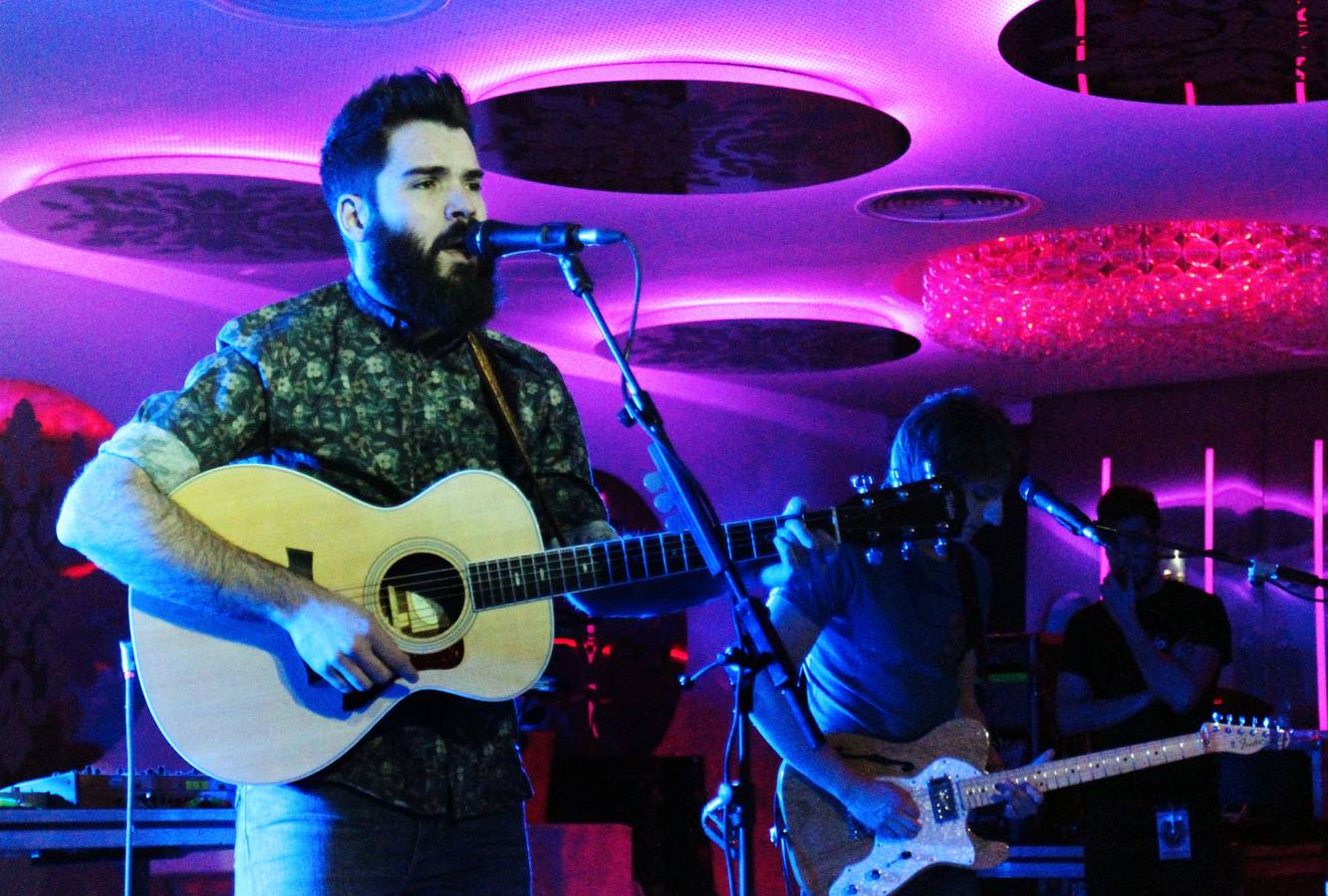 Supersubmarina hace gozar en la sala Sum