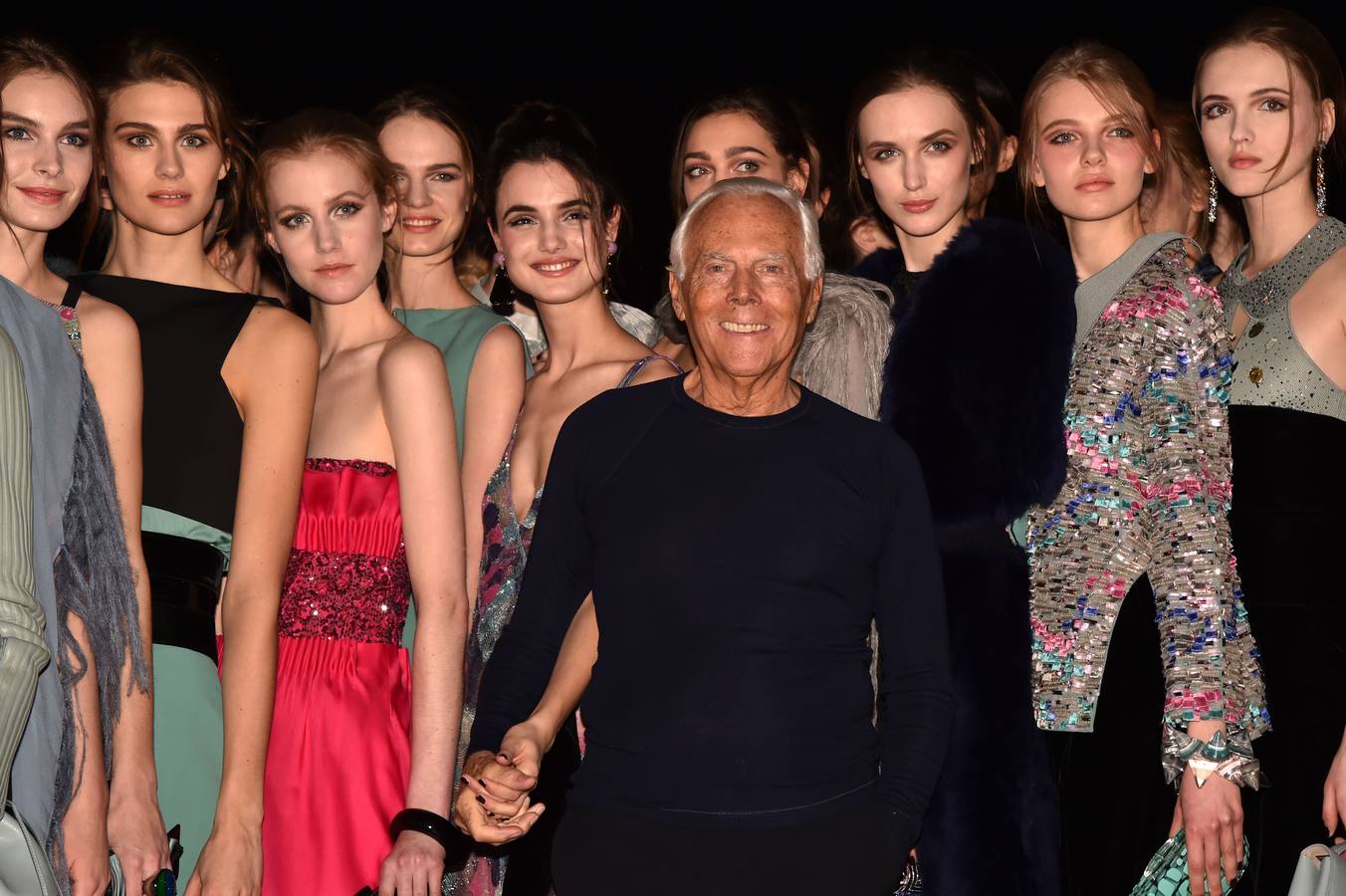 Las mujeres con pantalones de Armani cierran la semana de la moda de Milán