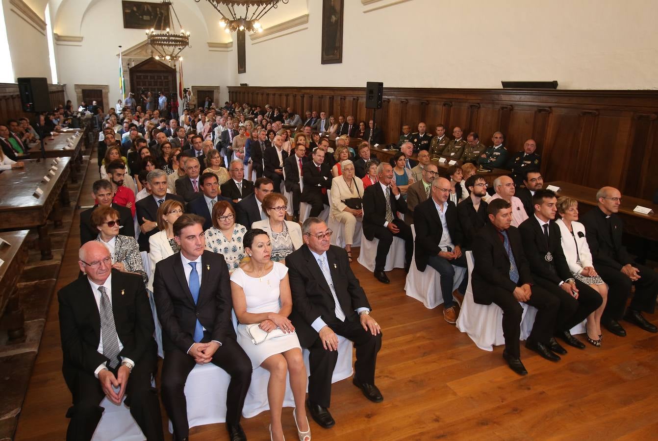 Los asistentes a la entrega de las Medallas de La Rioja