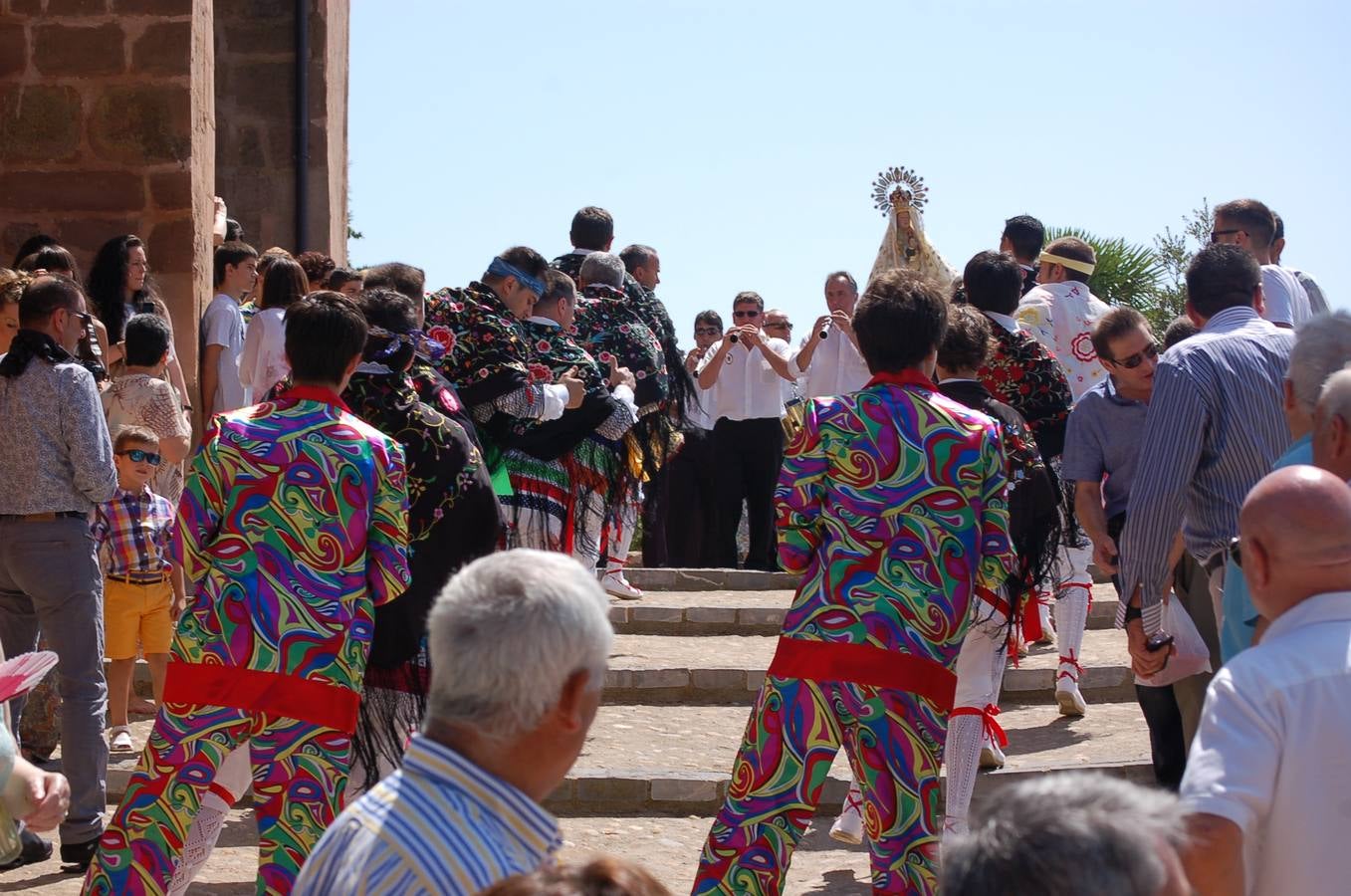 Danza y procesión de la Virgen Blanca en Ventosa