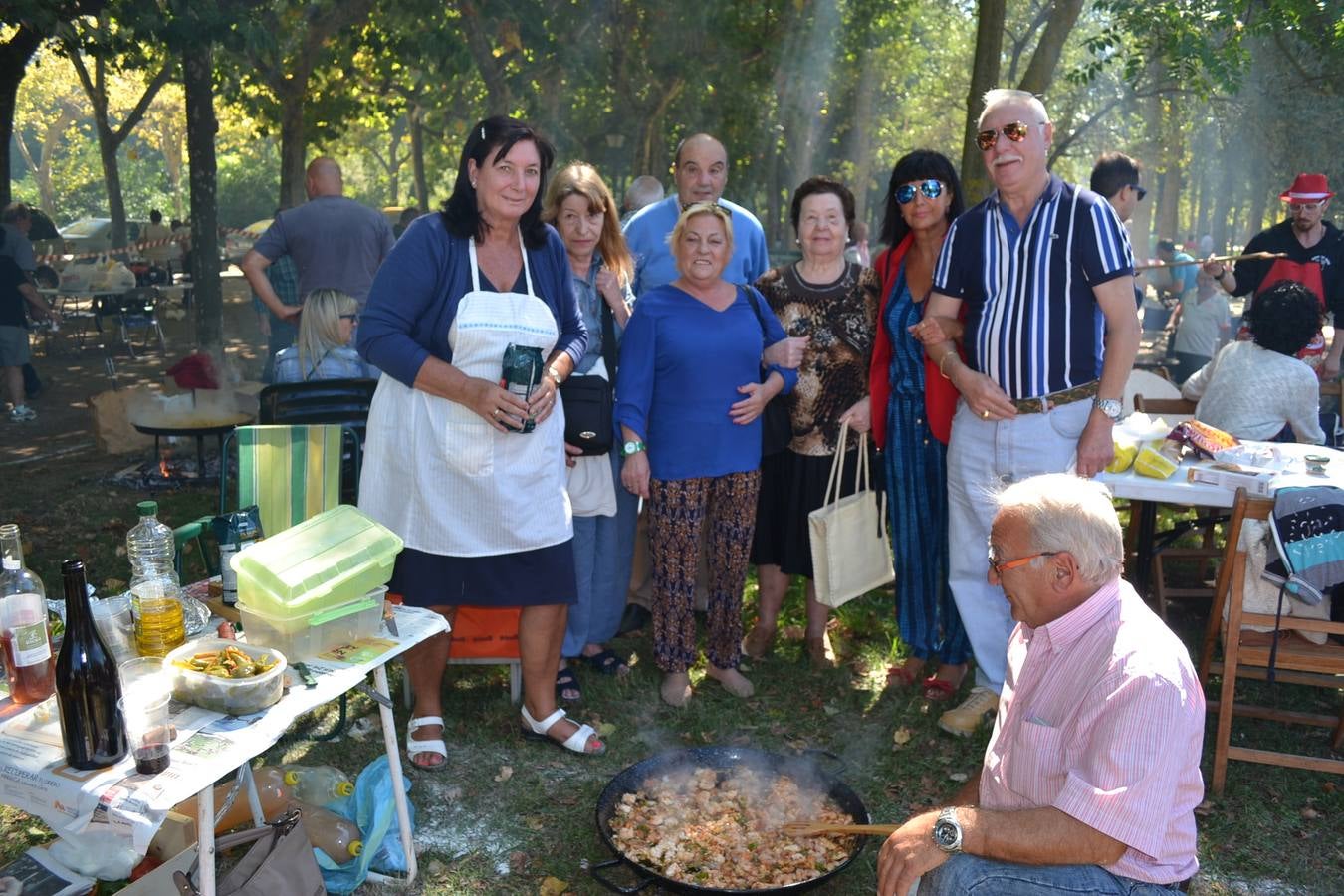 Fiesta en torno a la paella