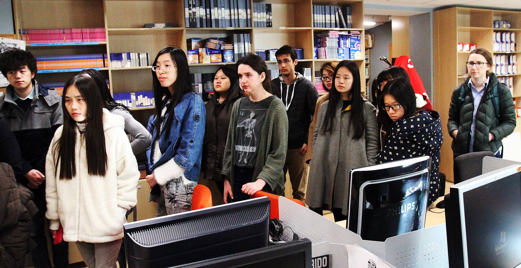 Alumnos de los cursos de Lengua y Cultura Española de la Fundación UR visitan la multimedia de Nueva Rioja