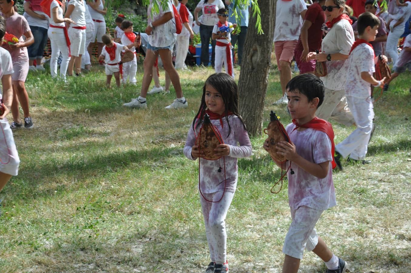 Los niños disfrutan de la Batalla del Vino Infantil