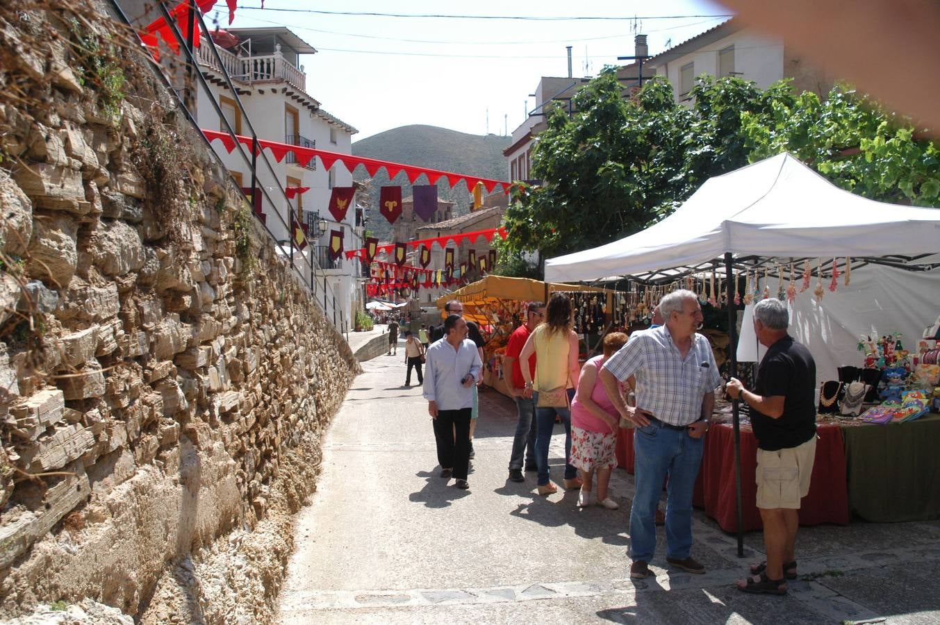 Primera jornada de la VI feria de las Tres Culturas en Cervera