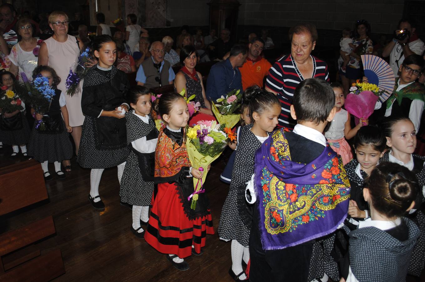 Ofrenda floral a la Virgen de la Antigua en Alberite