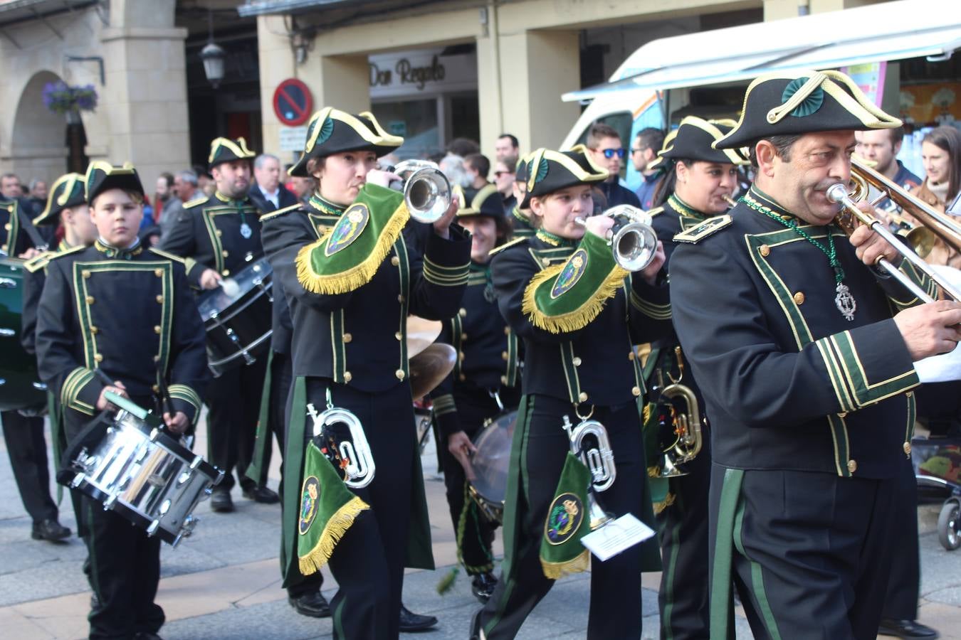 Exaltación de tambores y cornetas