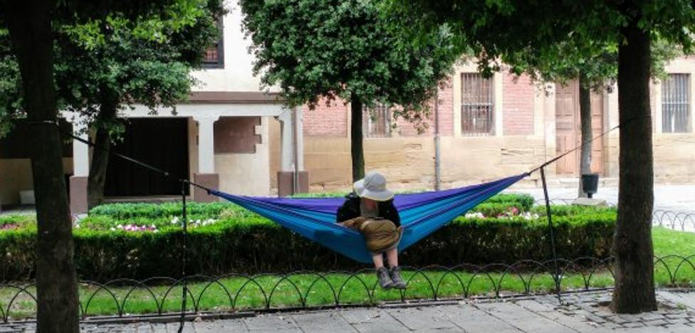 Un descanso 'colgada' en la plaza de la Alameda