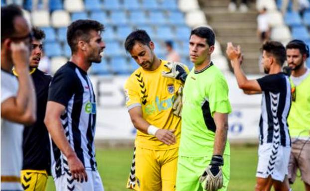 El ascenso se gana bajo los palos