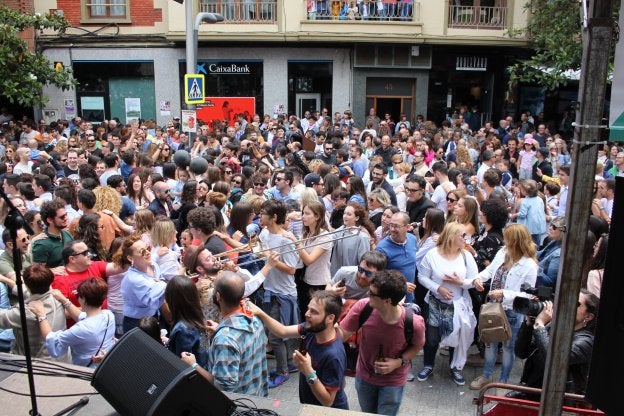 El Fárdelej festeja la convivencia cultural y generacional