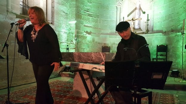 La música de Patricia Kraus llenó la iglesia de Ochánduri