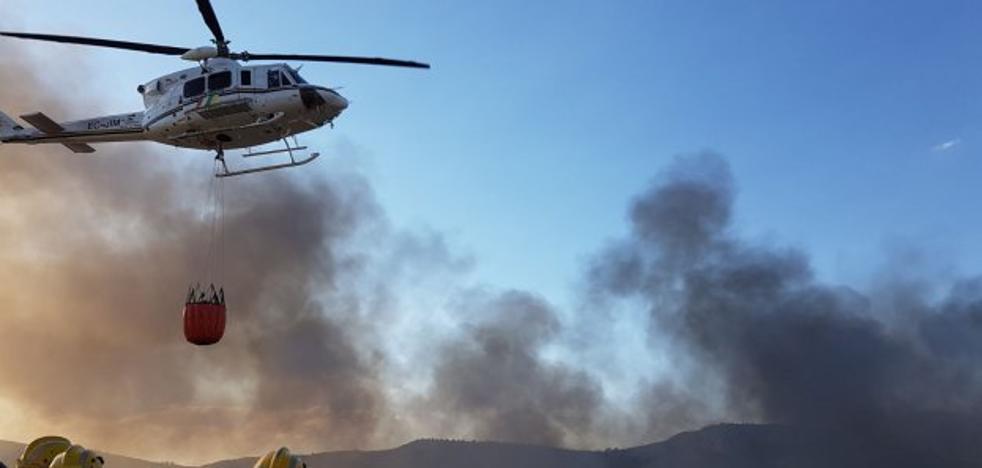 Incendio de grandes dimensiones en un vertedero de Arnedo