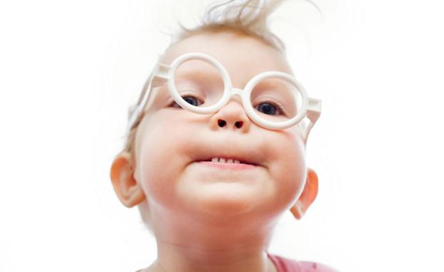 ¿Qué gafas de sol debe usar un niño?