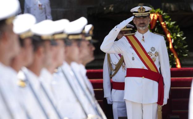 El Rey entrega en Pontevedra los Reales Despachos a 196 nuevos oficiales de la Armada