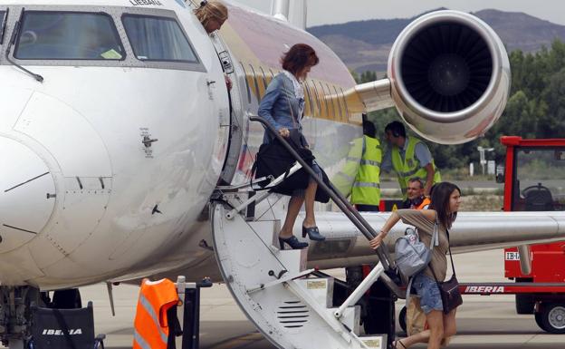 El primer vuelo veraniego a Palma de Mallorca despegará lleno el domingo