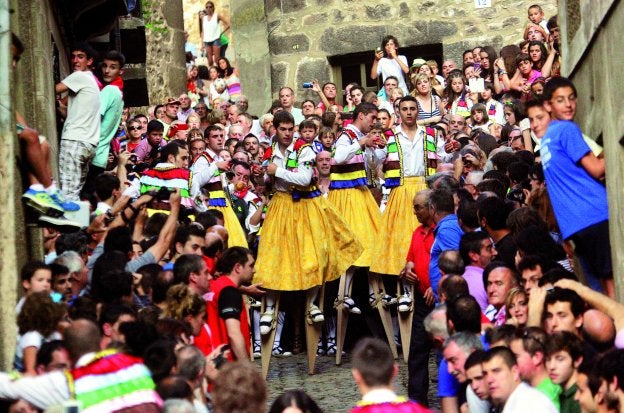 Colores de fiestas San Asensio y Anguiano dan paso a sus celebraciones más populares del año