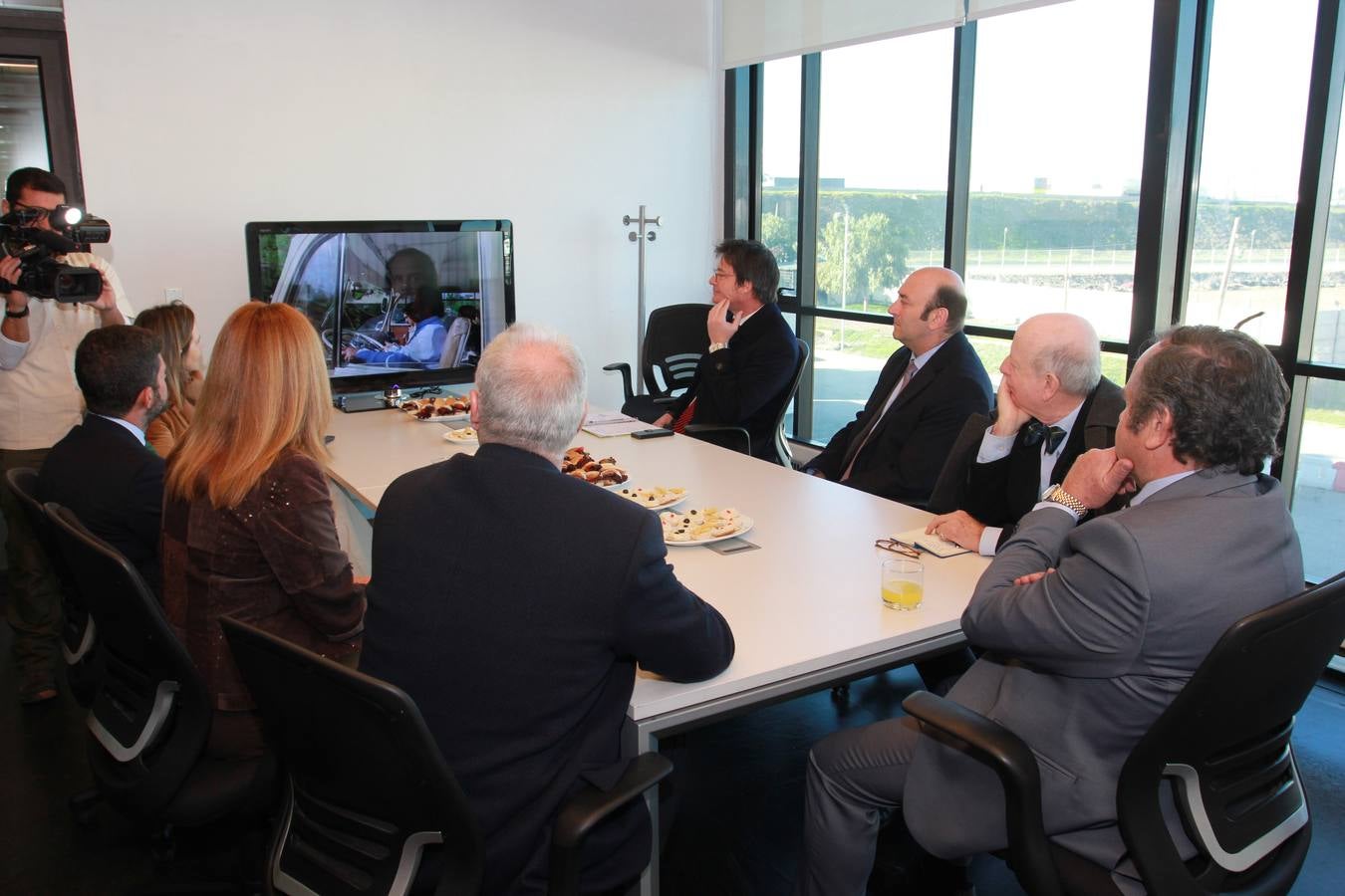 Visita de Ceniceros a Tur Bus