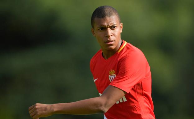 El Mónaco se plantea denunciar a quienes contacten con Mbappé