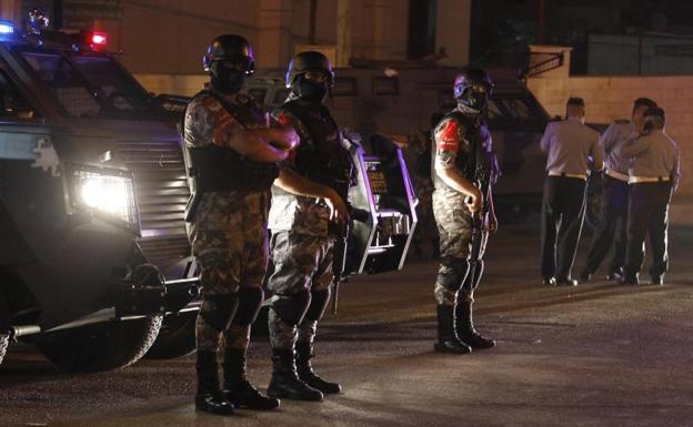 Mueren dos jordanos en un tiroteo en la Embajada israelí en Amán