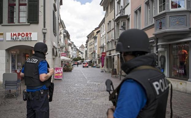 Un hombre armado con una motosierra hiere a cinco personas en Suiza