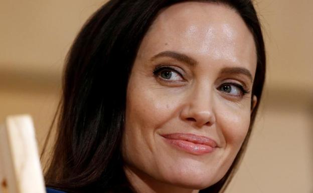 Las intenciones solidarias de Angelina Jolie, bajo sospecha