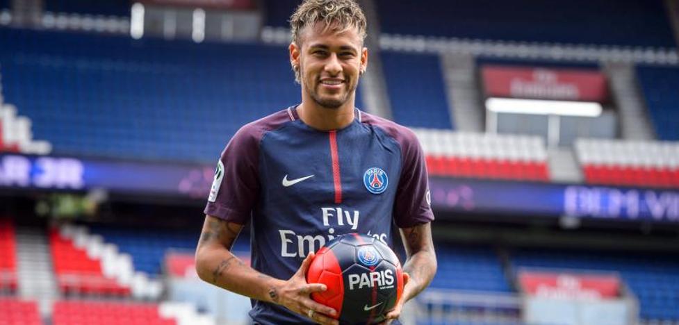 París corona a Neymar como monarca absoluto