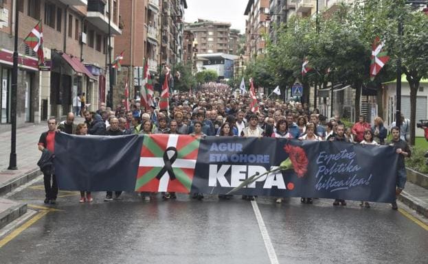 Miles de personas recuerdan en Galdakao al preso de ETA fallecido Kepa del Hoyo