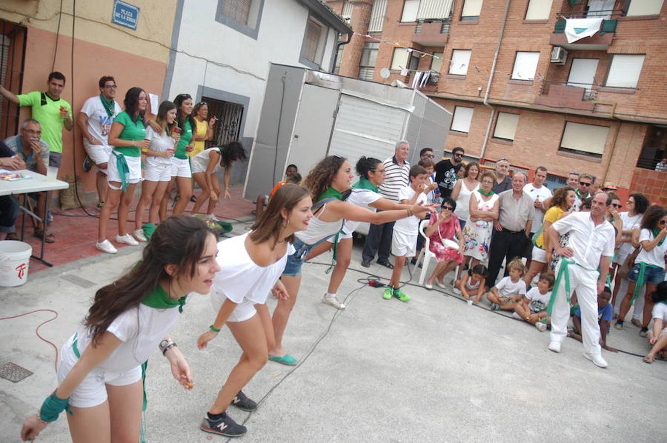 Procesión y lanzamiento de almendra en Valverde