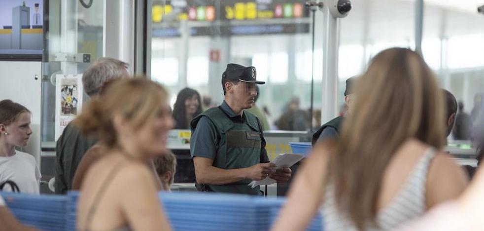 El Gobierno intensificará los efectivos de la Guardia Civil en los controles de El Prat