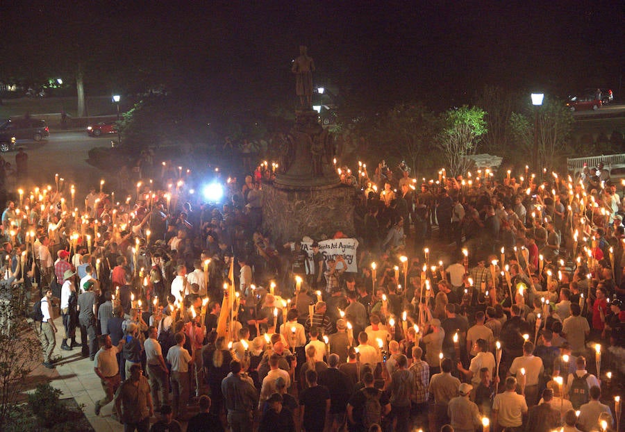 Violentos enfrentamientos durante una manifestación de la derecha radical estadounidense