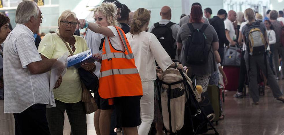 «Última oportunidad» para evitar una solución forzada, advierte el Gobierno a los vigilantes de El Prat