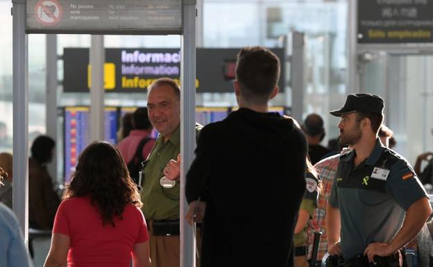 El Prat prevé «normalidad para el resto del verano»