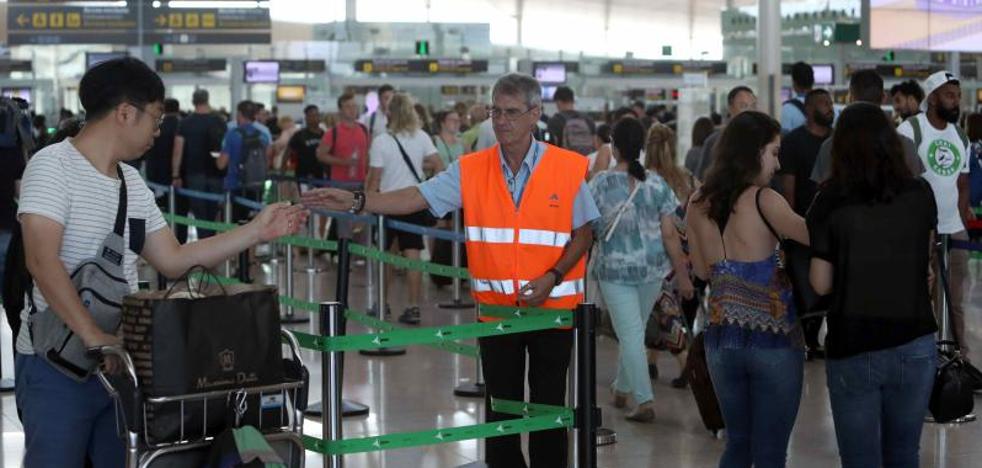 Los sindicatos de Aena convocan 25 días de huelga en todos los aeropuertos