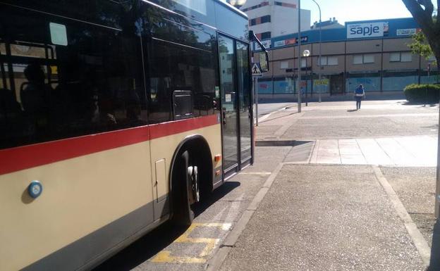 Ciudadanos insta al Ayuntamiento a alinear las paradas de autobuses con la calzada