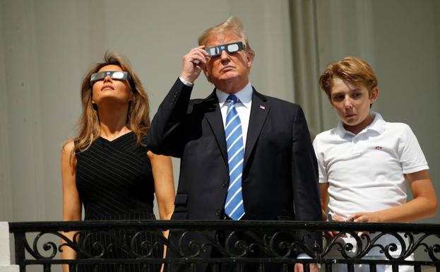 Acaba el eclipse de Sol en EE UU, seguido por millones de personas