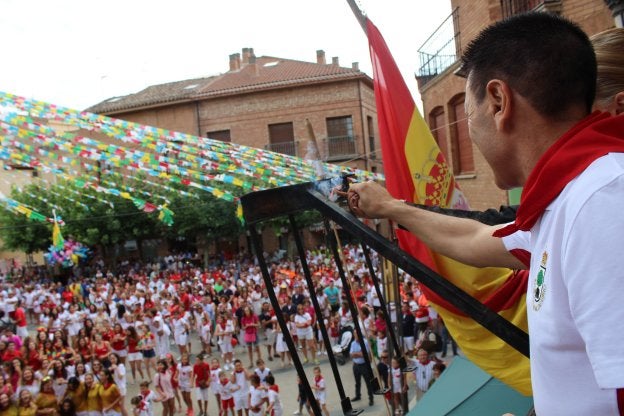 Aldeanueva de Ebro se pone el pañuelo rojo