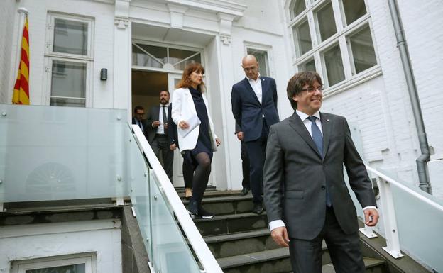 Puigdemont inaugura casi solo la 'embajada' catalana en Copenhague